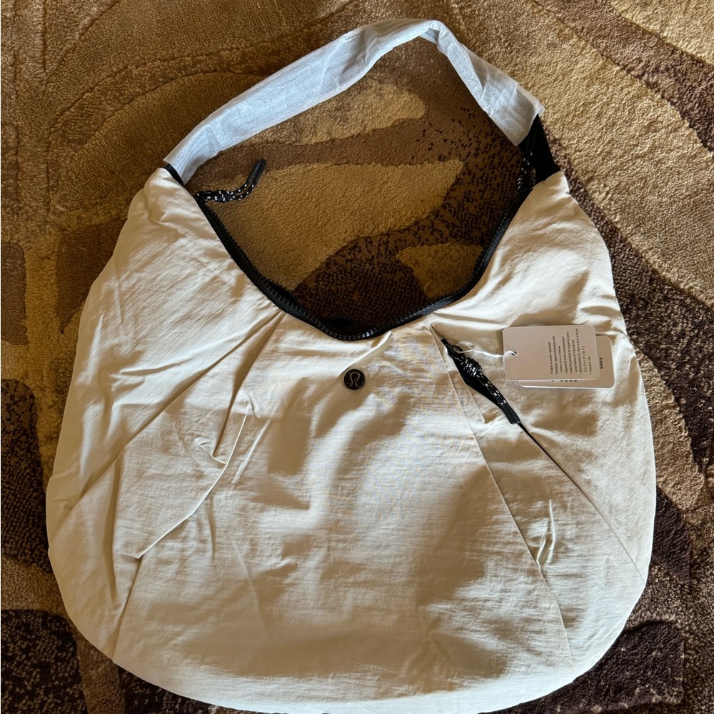 Lululemon beige new casual sports pleated shoulder bag woman